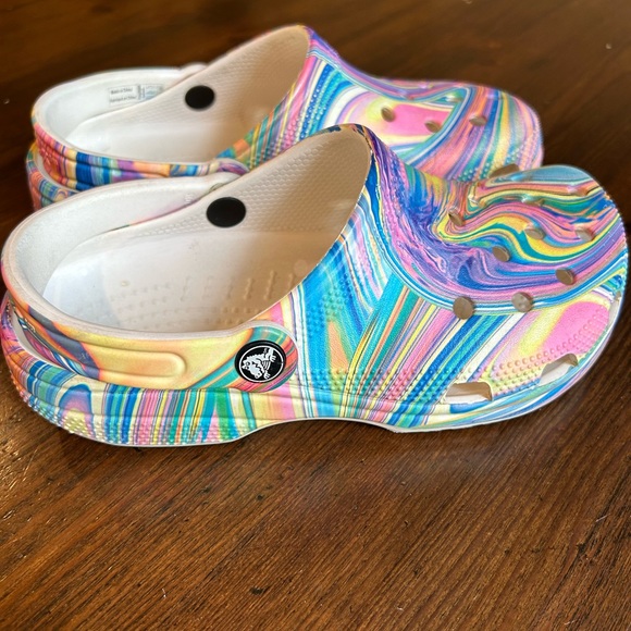 SOLD: CROCS Pastel Swirl - Picture 4 of 6